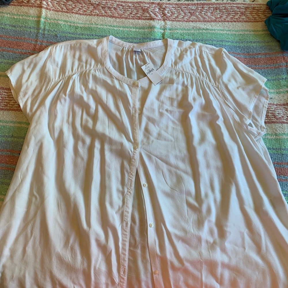 Old navy blouse NWT - Picture 3 of 8